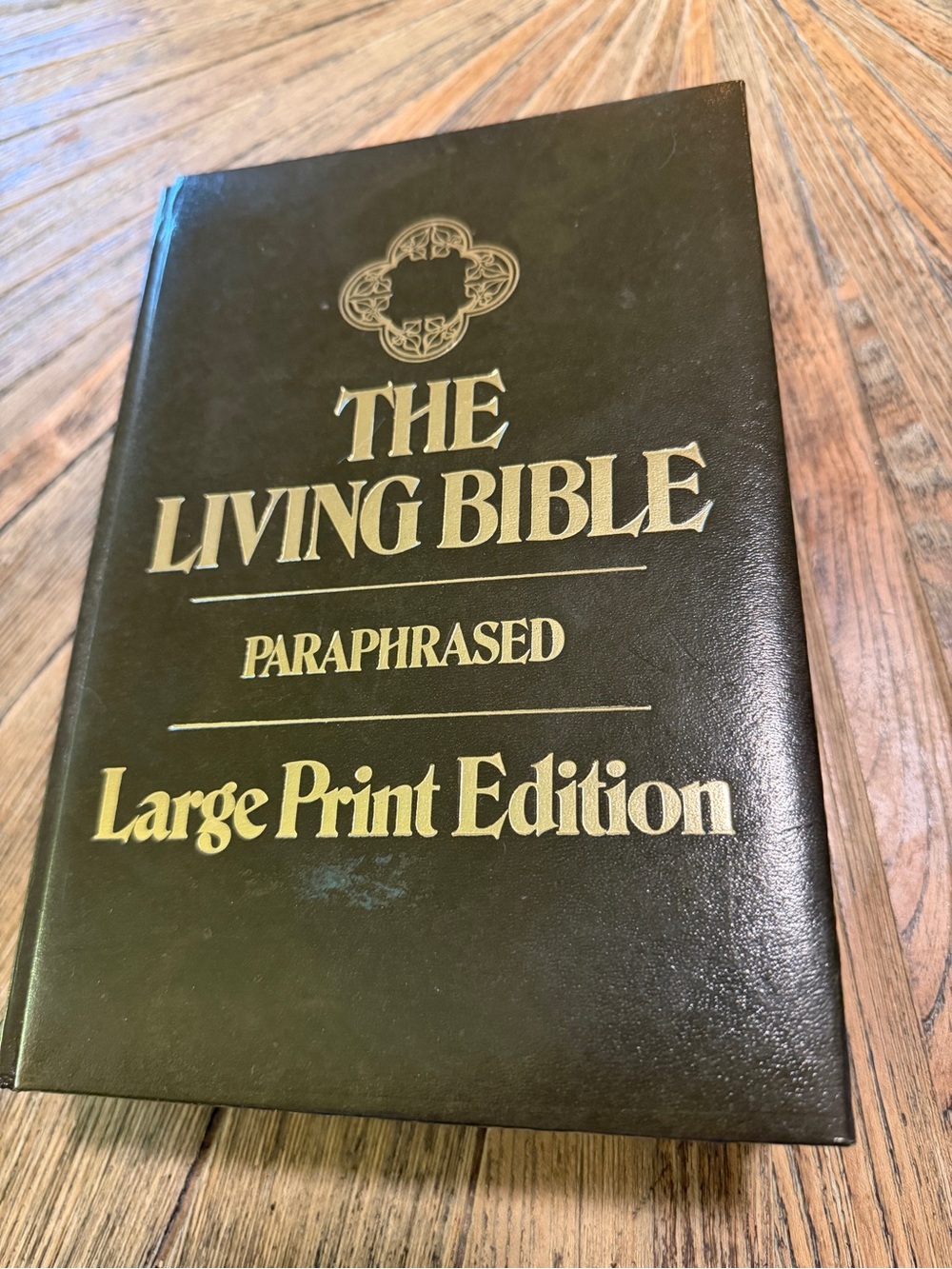 1975 The Living Bible Paraphrased Large Print Tyndale Imitation Leather Hardcove